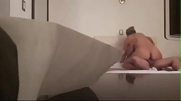 Садистка засунула руку в письку несчастной сексуальной жертвы